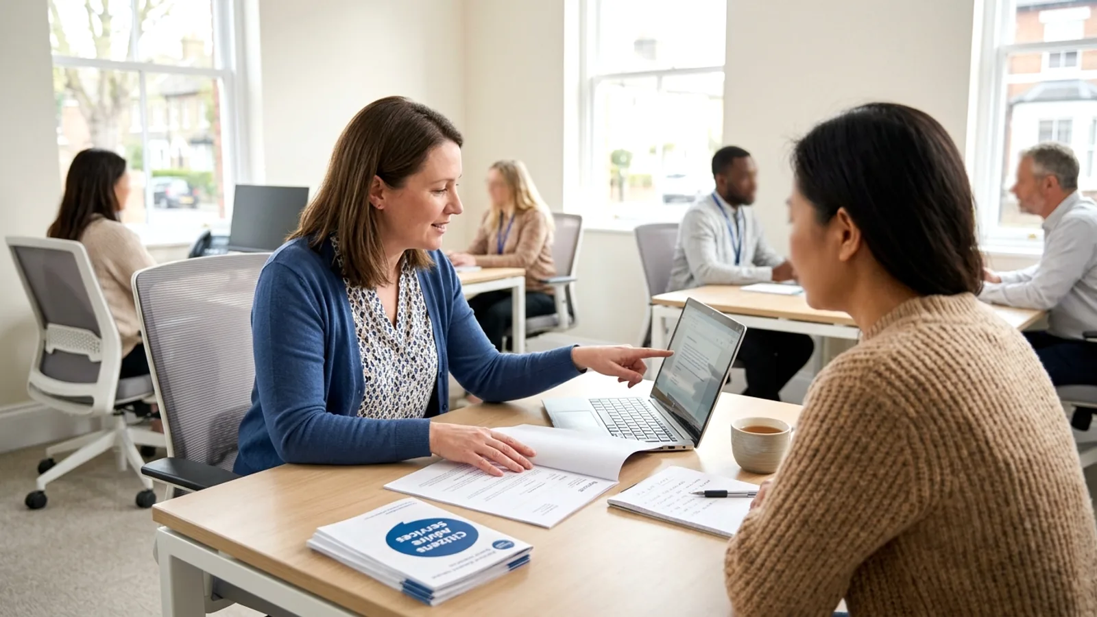 Citizens Advice: "luật sư miễn phí của dân" — nợ, thuê nhà, việc làm, tiêu dùng đều hỏi được